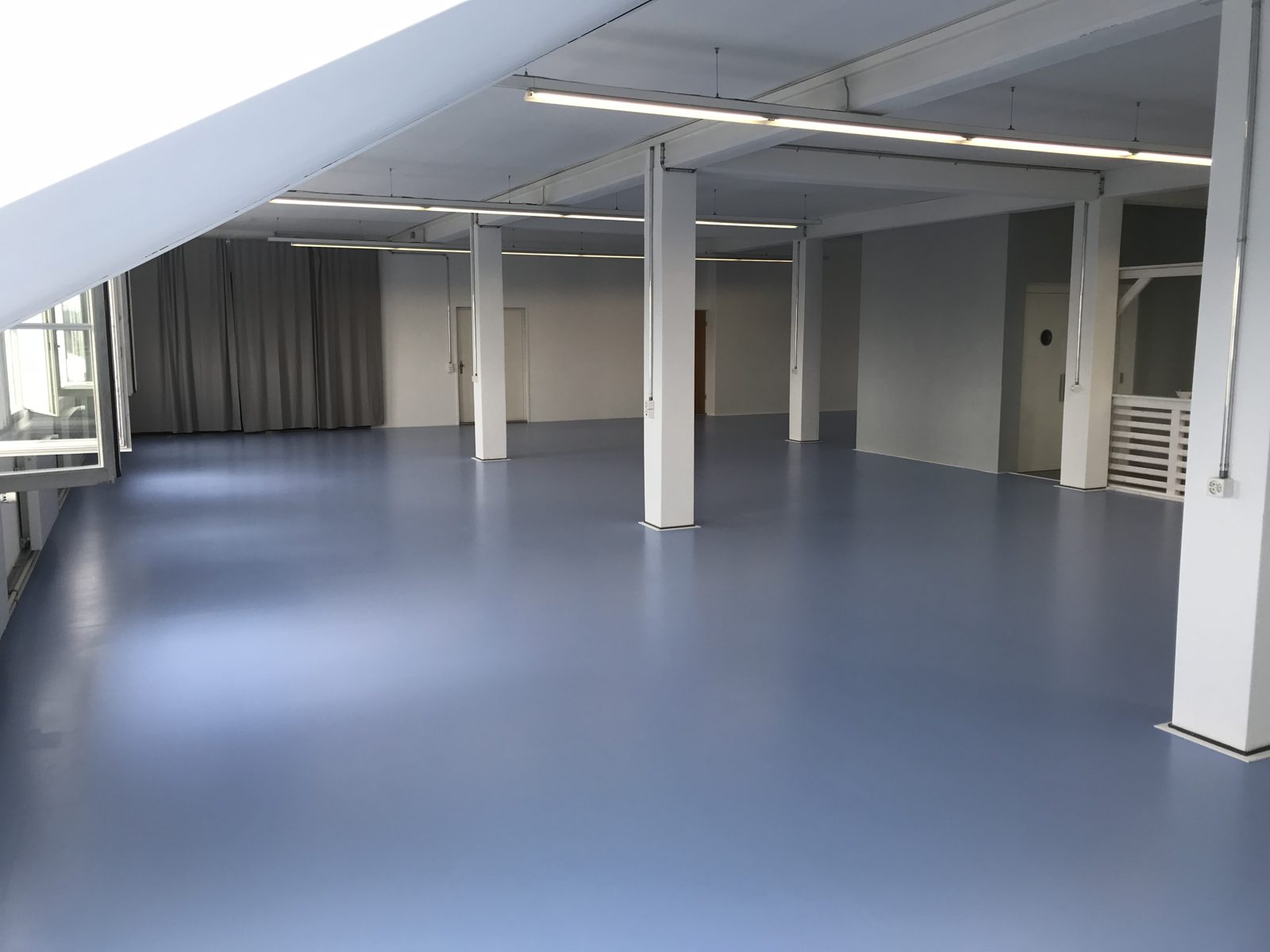 220m2 lichtdurchfluteter Trainingsraum, Dojo, Tanzraum mit Blick in die Natur zum vermieten, weiteres Bild